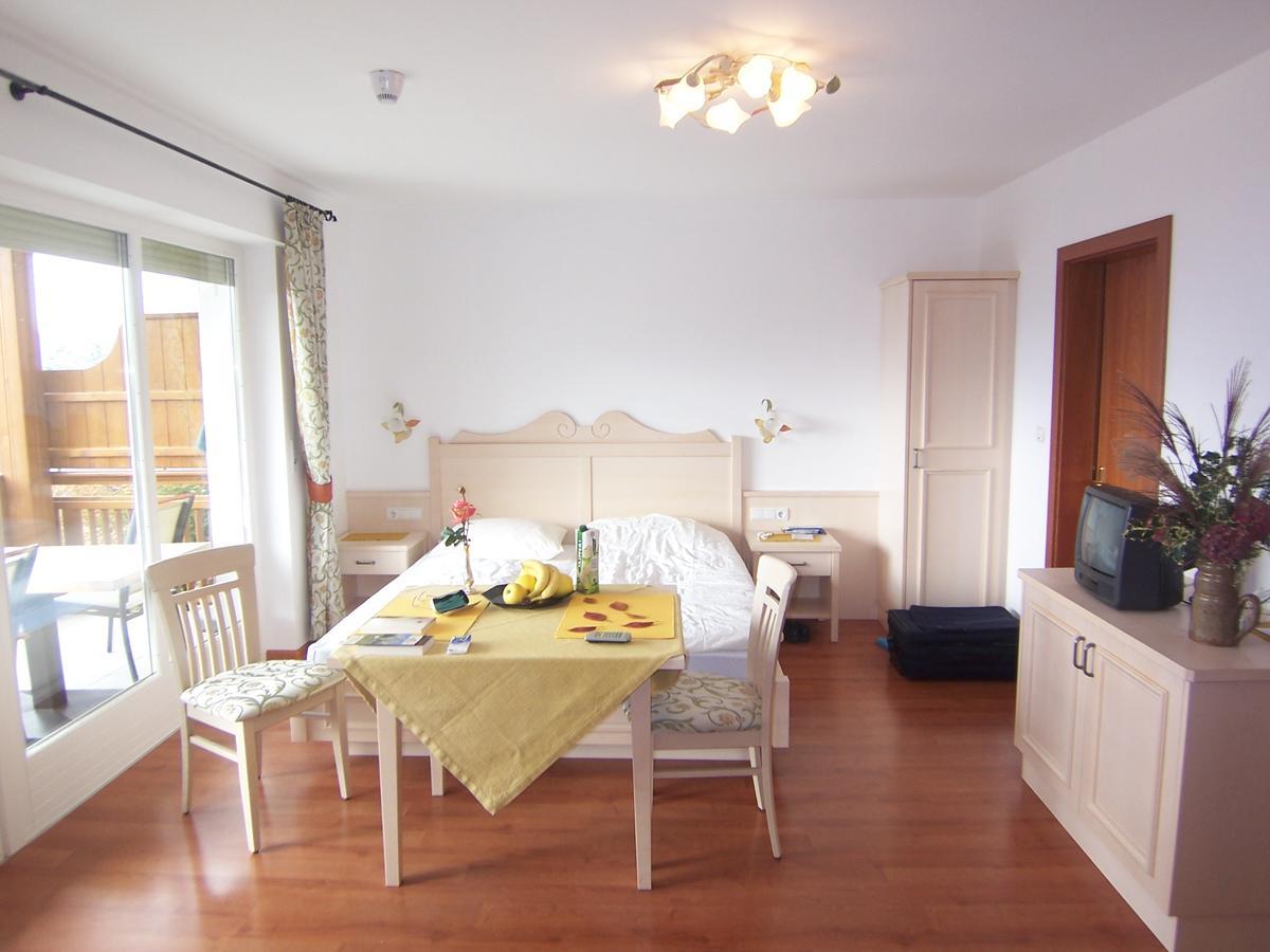 Appartement Tschivon Шена Екстер'єр фото